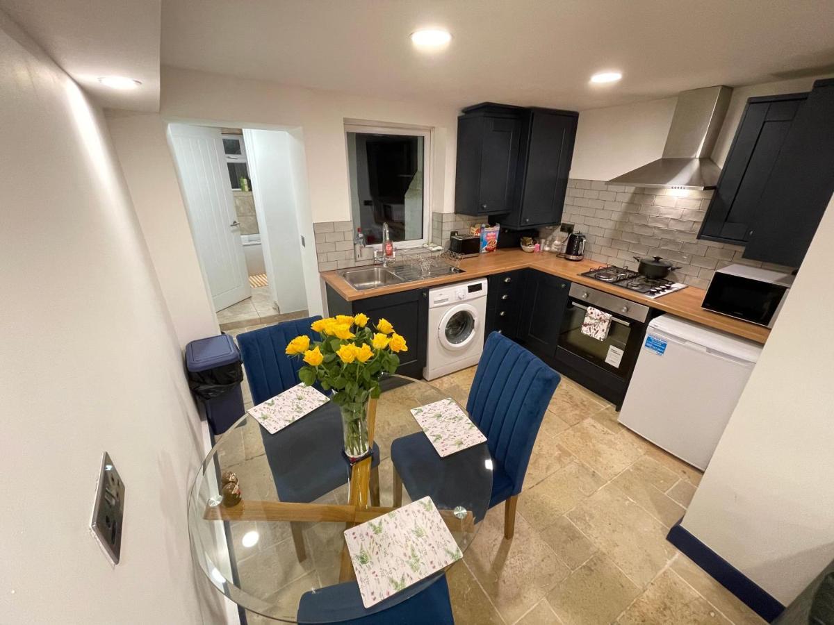 2 Bedroom Center Gloucester