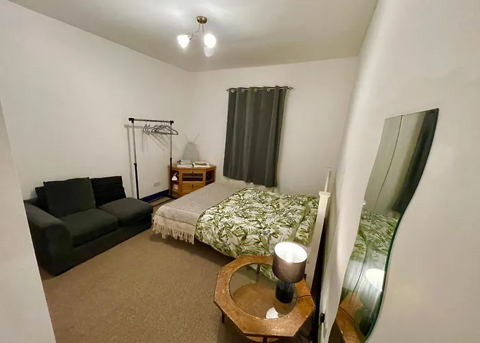 2 Bedroom Cottage Gloucester City Center